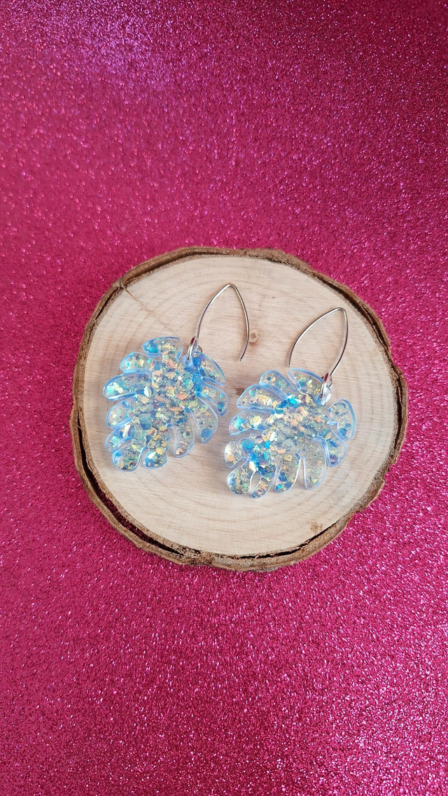 Boucles d'oreilles argentées fleurs paillettes bleues Holographiques