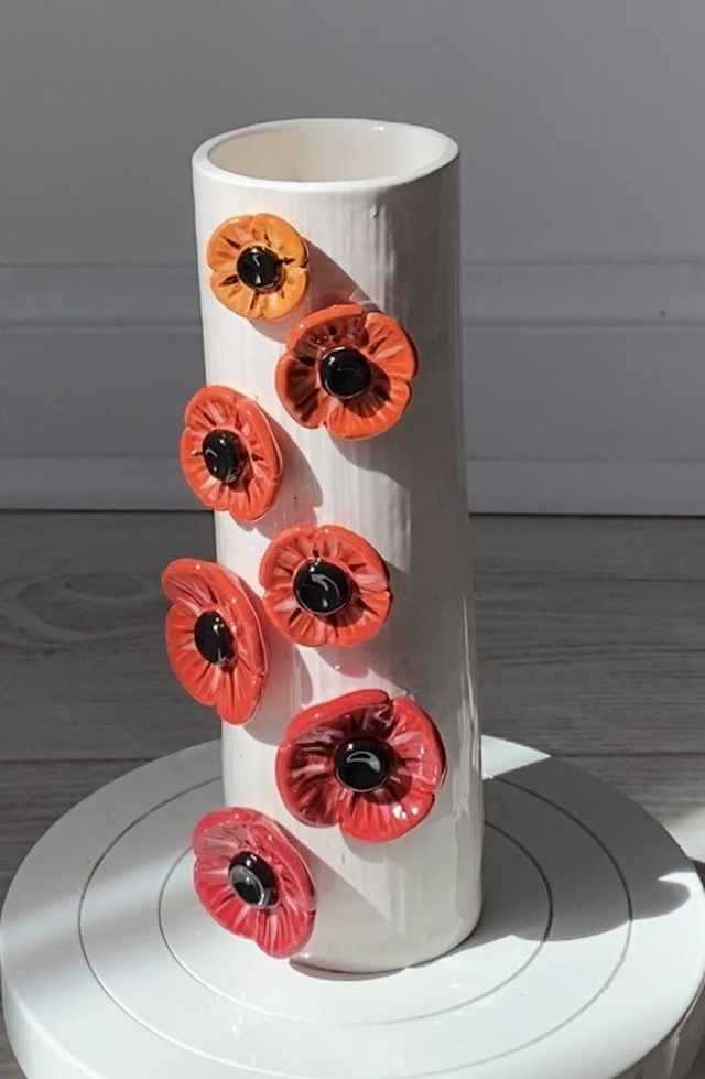 Vase fin coquelicot en céramique