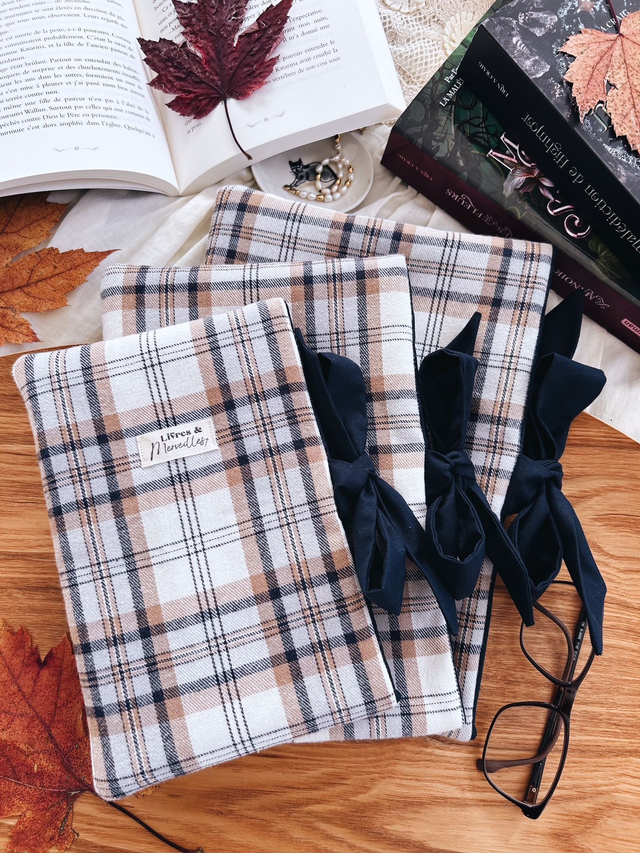 Pochette à livres molletonnée Marsali en flanelle bleue marine – ouverture latérale