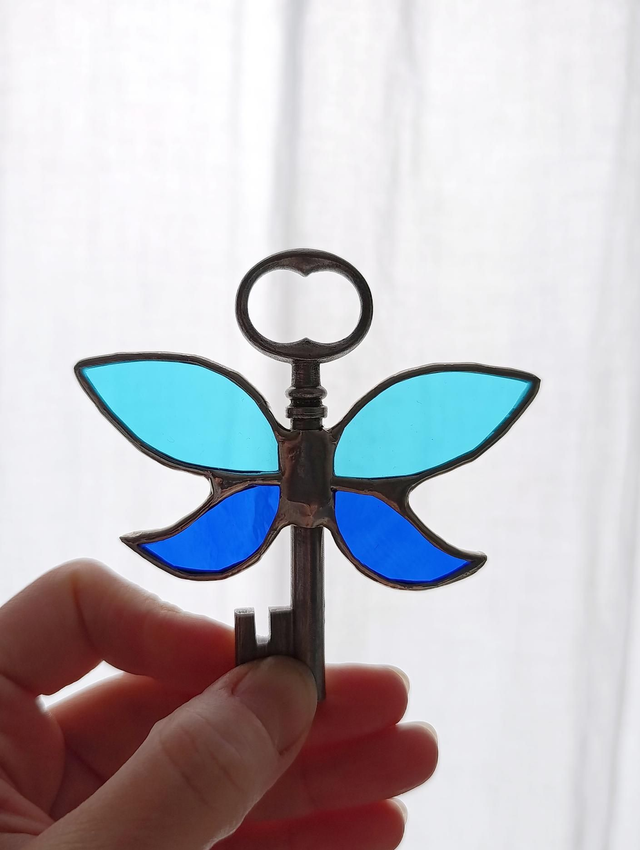 🗝️ Clé féerique "Fae" bleue en vitrail