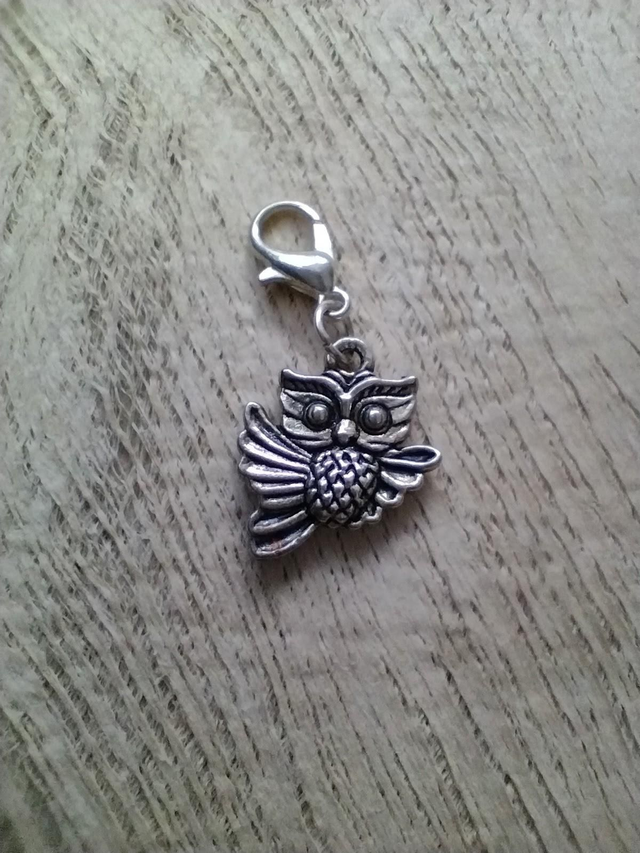 Flying owl clip on charm, stitch marker, clip onto purse, bag, keyring or collar 