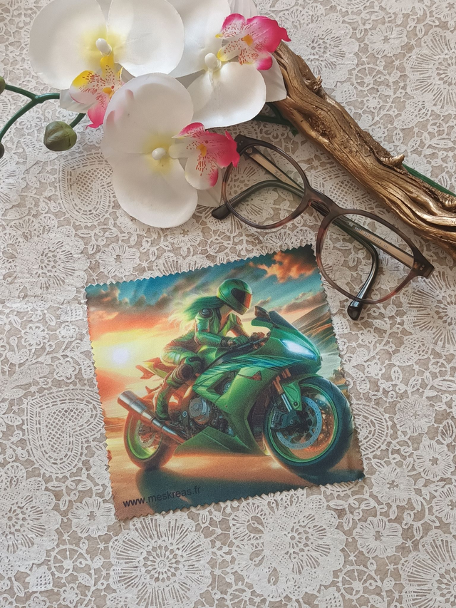 Chiffon Microfibre Moto Verte pilote feminin en Montagne