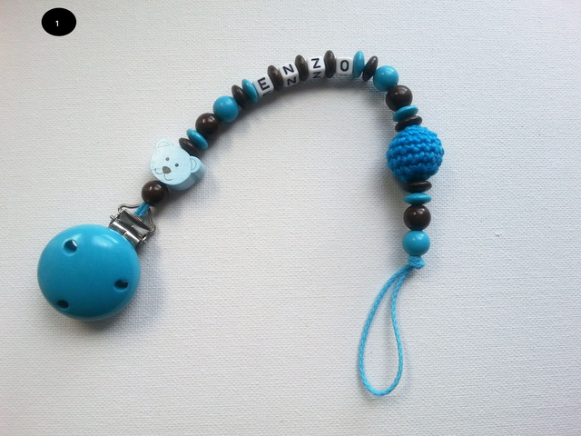 Attache Tétine bois