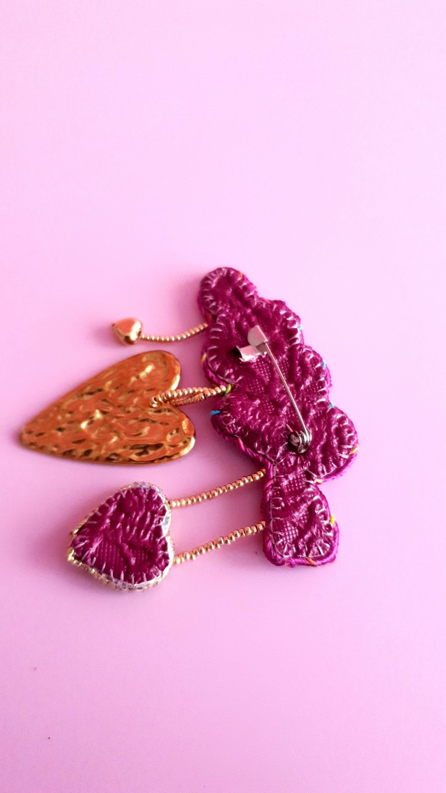 Broche Coups de coeur prune et doré