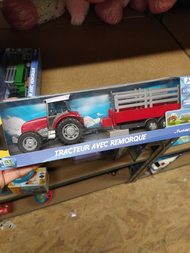 TRACTEUR AVEC REMORQUE