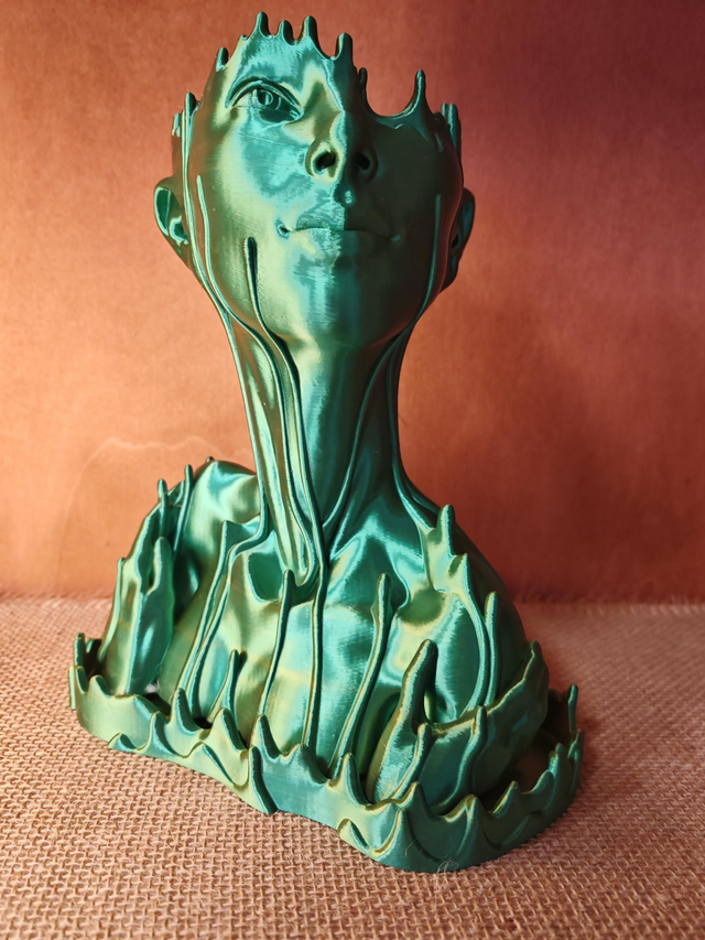 Blumentopf "Melted Girl"