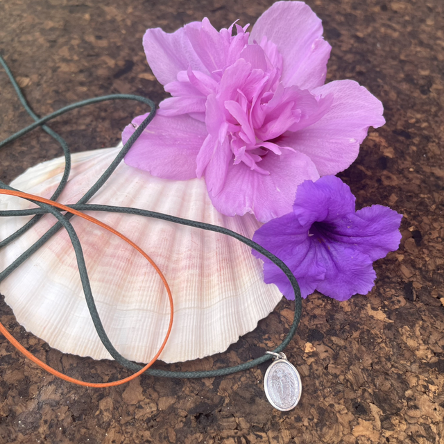 Médaille cordon coton orange et vert