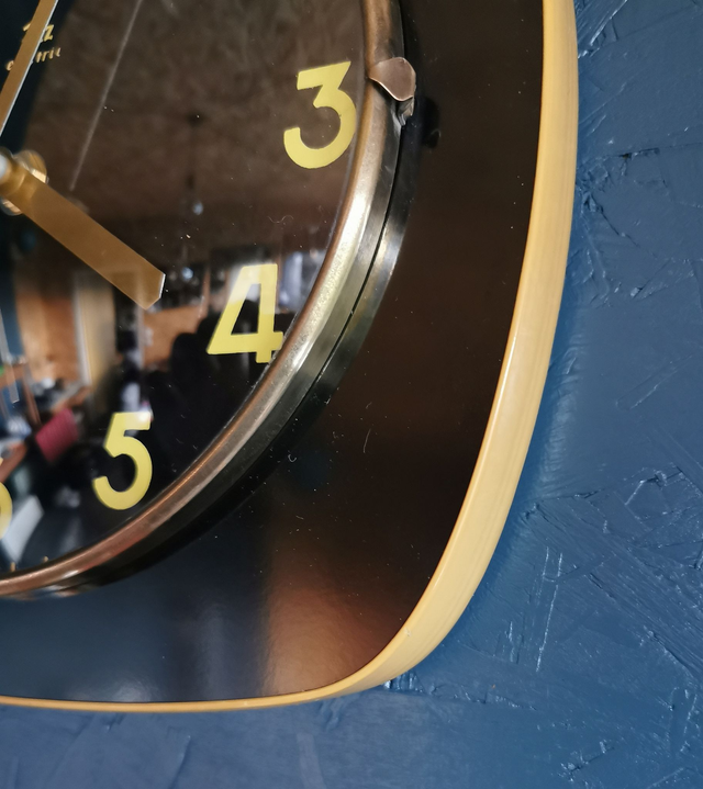 Horloge formica vintage pendule murale silencieuse "Jaz noir jaune"