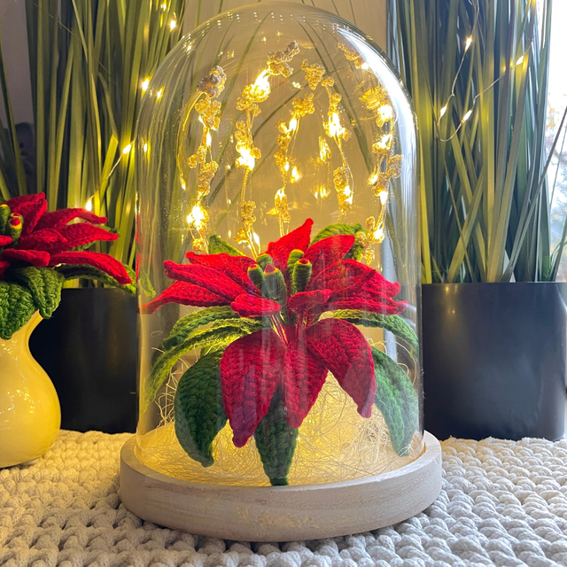 Szydełkowy stroik świąteczny w szklanej kuli - gwiazda betlejemska - światełka LED 