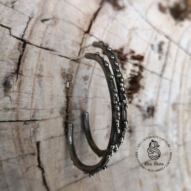 Boucles d&#039;oreilles - Texture granulation 