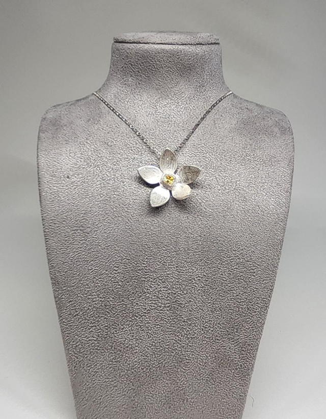 Flower with a square cubic zirconia fine silver pendant