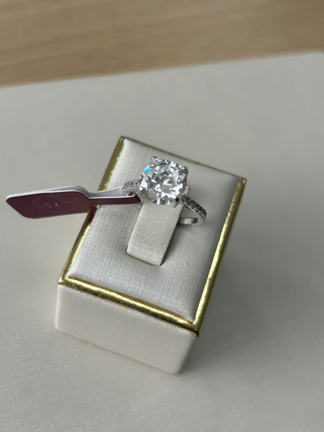 ANEL SOLITÁRIO CRAVEJADO PEDRA 6MM ZIRCÔNIA BANHADO EM RÓDIO TAM 16