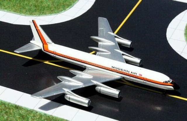 Modern Air Convair CV-990 (N5617), 1:400