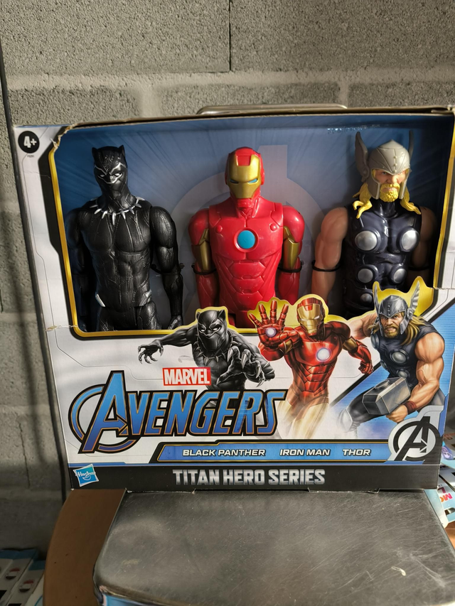 COFFRET AVENGERS 3 FIGURINES 