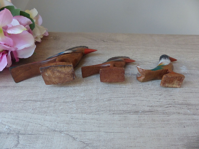 Sculptures d'un Oiseau et deux Roadrunners en Bois Sculptés et Peints à la main, Statuettes Oiseaux Décoratifs en Bois Art Populaire Vintage