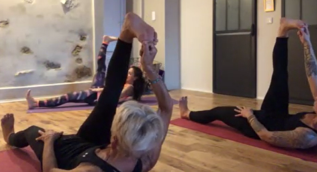 2 personnes, 1h de yoga au shala ou en visio