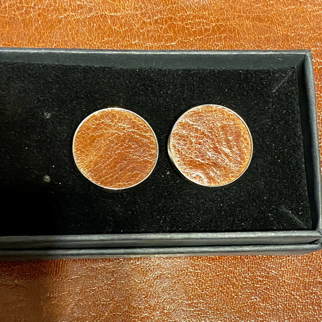 Bouton de manchettes et cuir de kangourou