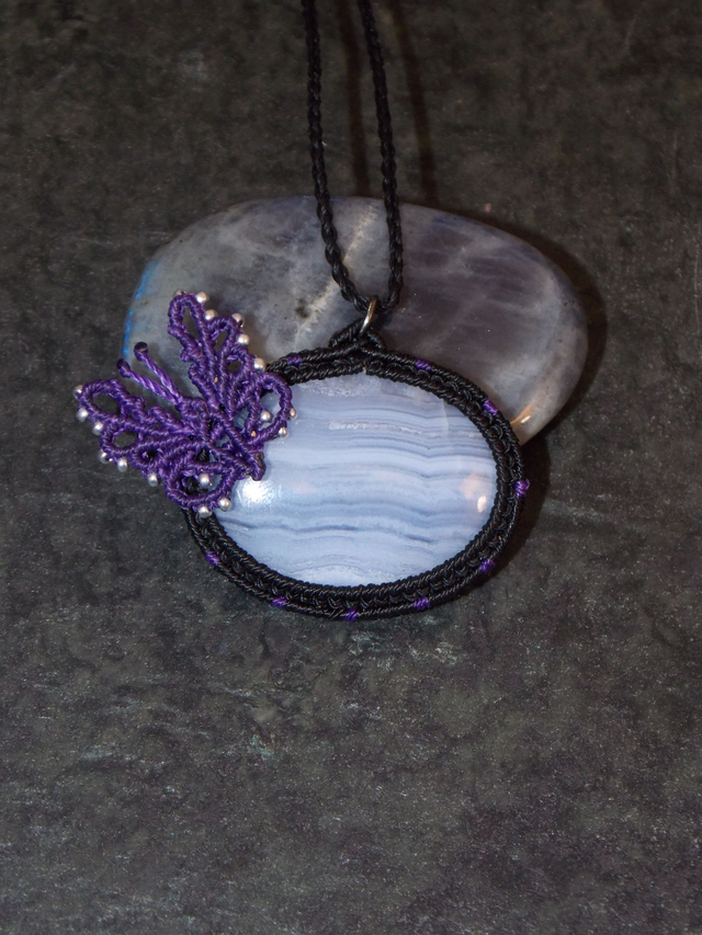 Collier en calcédoine