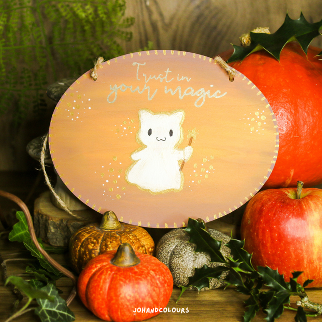 Plaque en bois peinte à la main - Petit chat fantôme