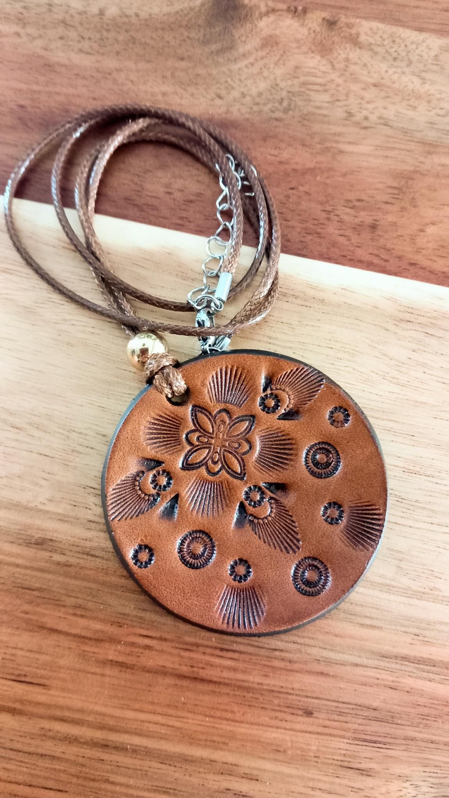 Collier en cuir