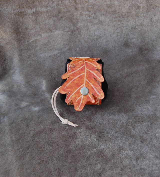 Bourse en cuir  Feuille de Chêne texturée