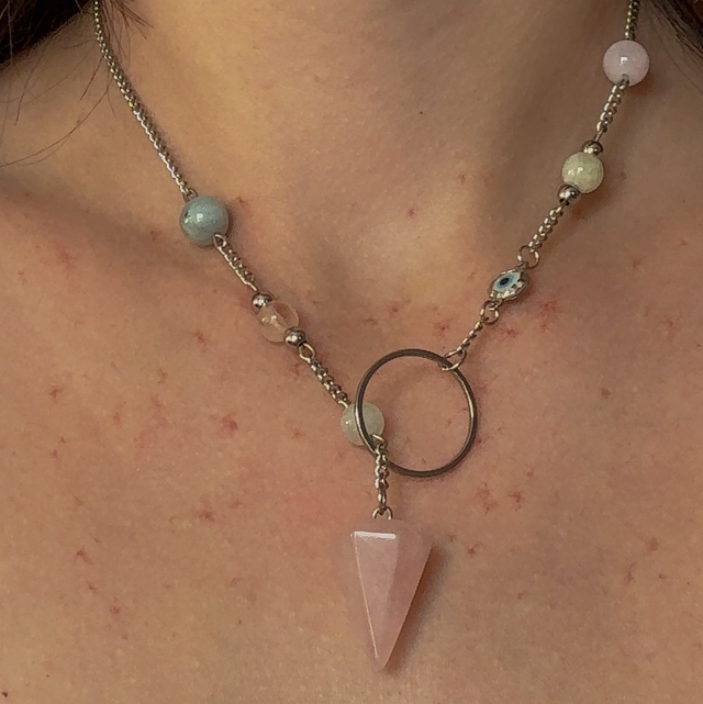 Collier PENDULE quartz rose , moraganite
