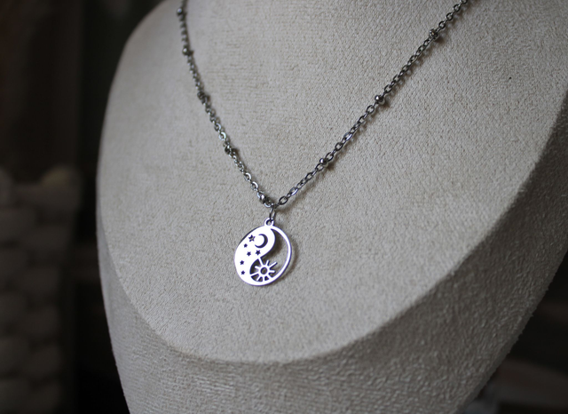 Collier Éclipse – Soleil &amp; Lune