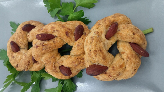TARALLI NAPOLETANI CON SUGNA PEPE E MANDORLE 1 kg.