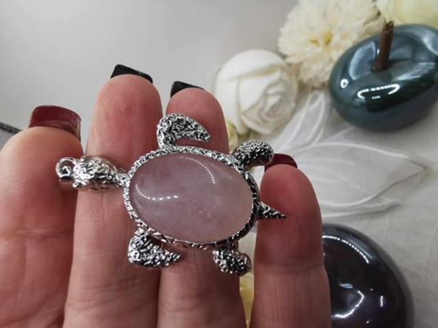 Pendentif Tortue en Quartz Rose