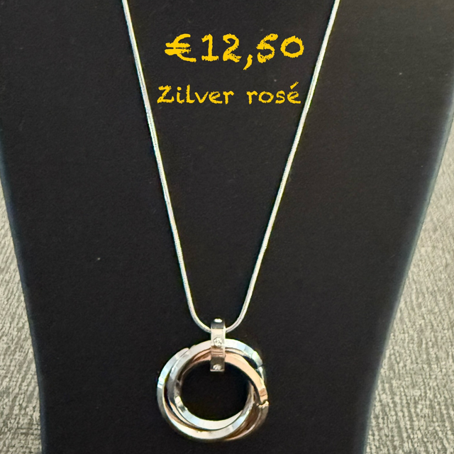 Ring rose zilverkleurig
