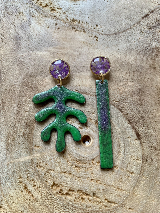 Pièces uniques - Boucles d&#039;oreilles émail et fleurs séchées