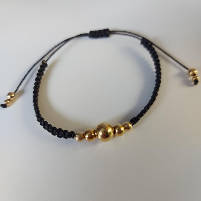 Bracelet "Golden pearl" micromacramé noir &amp; perles acier inoxydable doré