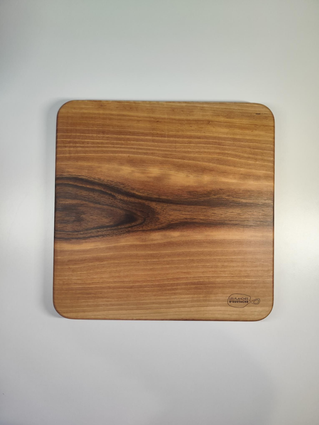 Planche carré Anterne en noyer . 33 x 33 cm