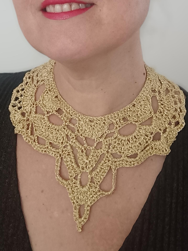 Collier plastron 