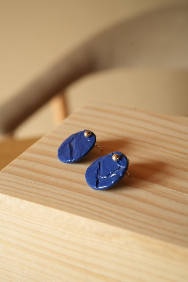 Ohrstecker Basic // strukturiert blau