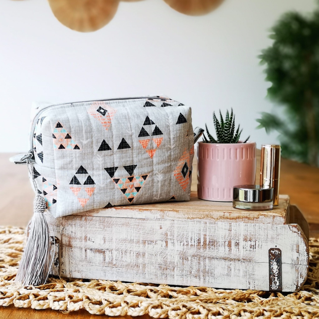 Cosmetic Bag Quilted - Grey Aztec