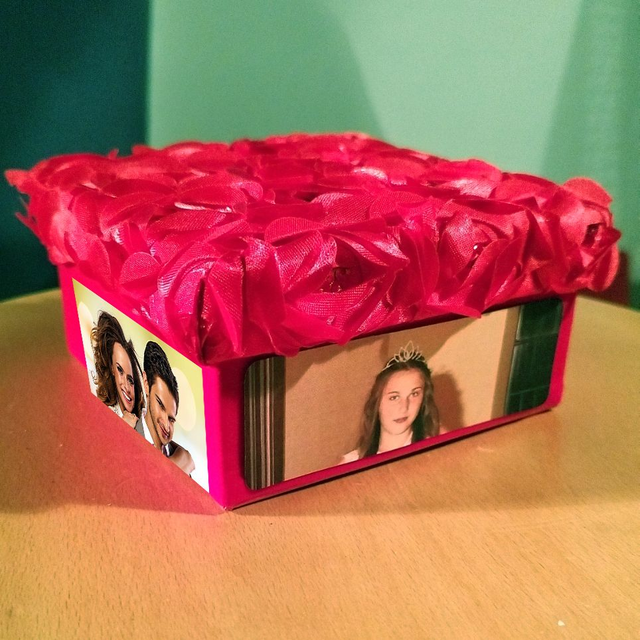 SCATOLA REGALO O COLAZIONE QUADRATA CON FOTO PERSONALIZZATA COLORE ROSSO VELLUTO