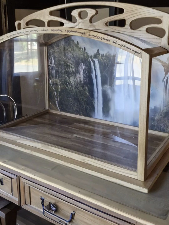 console vitrine elfique - réalisée pour le set lego rivendell 10316 par l'Artelier de julien