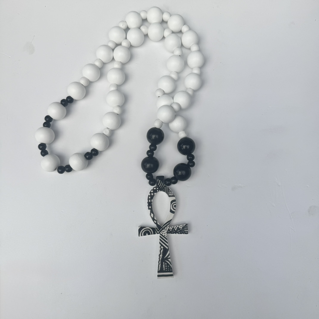 B&W abstract reverse beaded chain 
