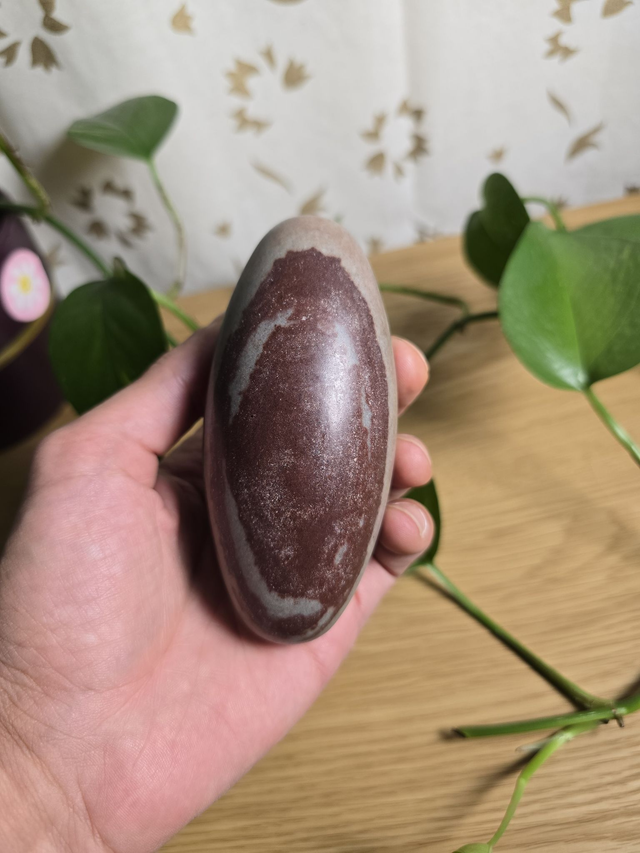 Shiva Lingam – Pierre naturelle de la rivière Narmada (n°2)