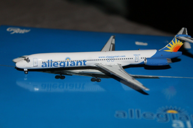 Allegiant Air MD-82 (N402NV), 1:400 