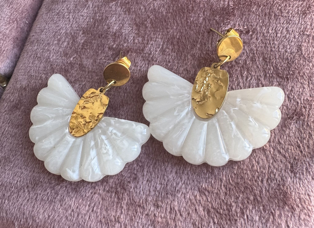 Boucles d&#039;oreilles éventail écru marbré