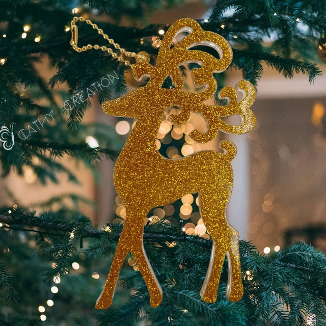 Cerf avec inclusion de paillettes dorées à suspendre 
