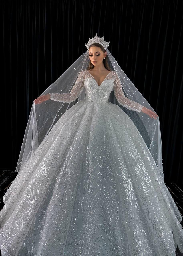 Robe de Mariée Princesse Luxury Brillante Col V Coeur Manches longues / Réf : RMP51