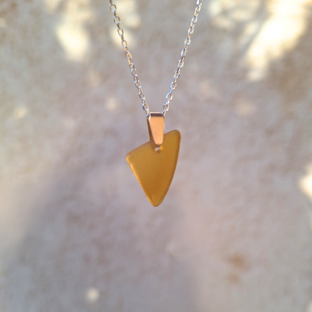 Île Orange clair - collier en argent et verre marin