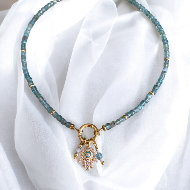 Collier en apatite et pendentif Œil Hamsa