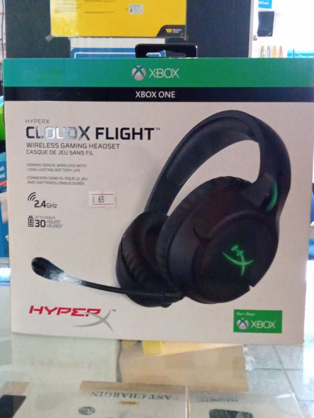 *0249-HYPERX
CLOUDX FLIGHT™
WIRELESS GAMING HEADSET
CASQUE DE JEU SANS FIL