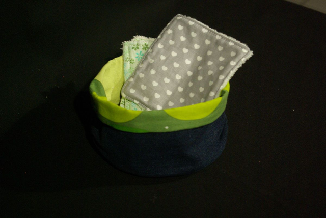 706-Panière à lingettes marine et vert, diamètre 13 cm