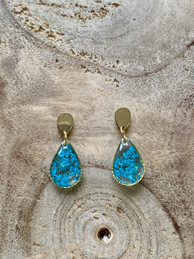 Turquoises : boucles d&#039;oreilles clous (dorées)