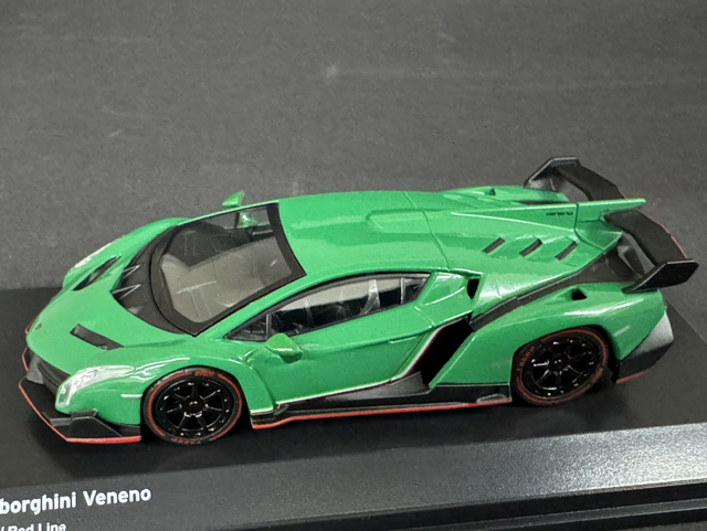 Lamborghini Veneno Grün Kyosho 1:64